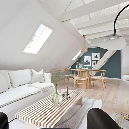 Sunny Balcony & Bathtub In Apartamento Bergen